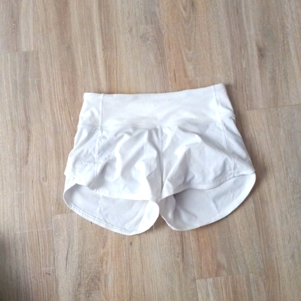 Lululemon athletica white speed ups size 4 4" inseam